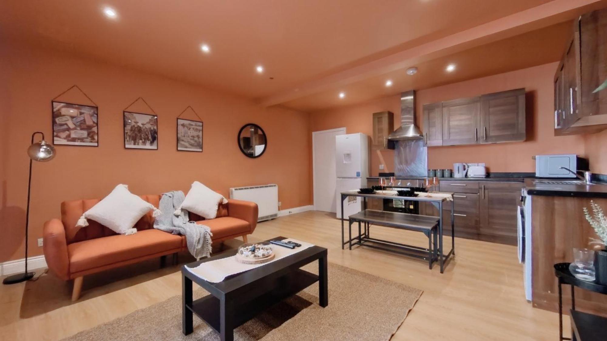 Apartment Group Bookings: Up To 30 Guests Across 5 Spacious Flats! Keyless Access Free Wifi & Parking Birmingham