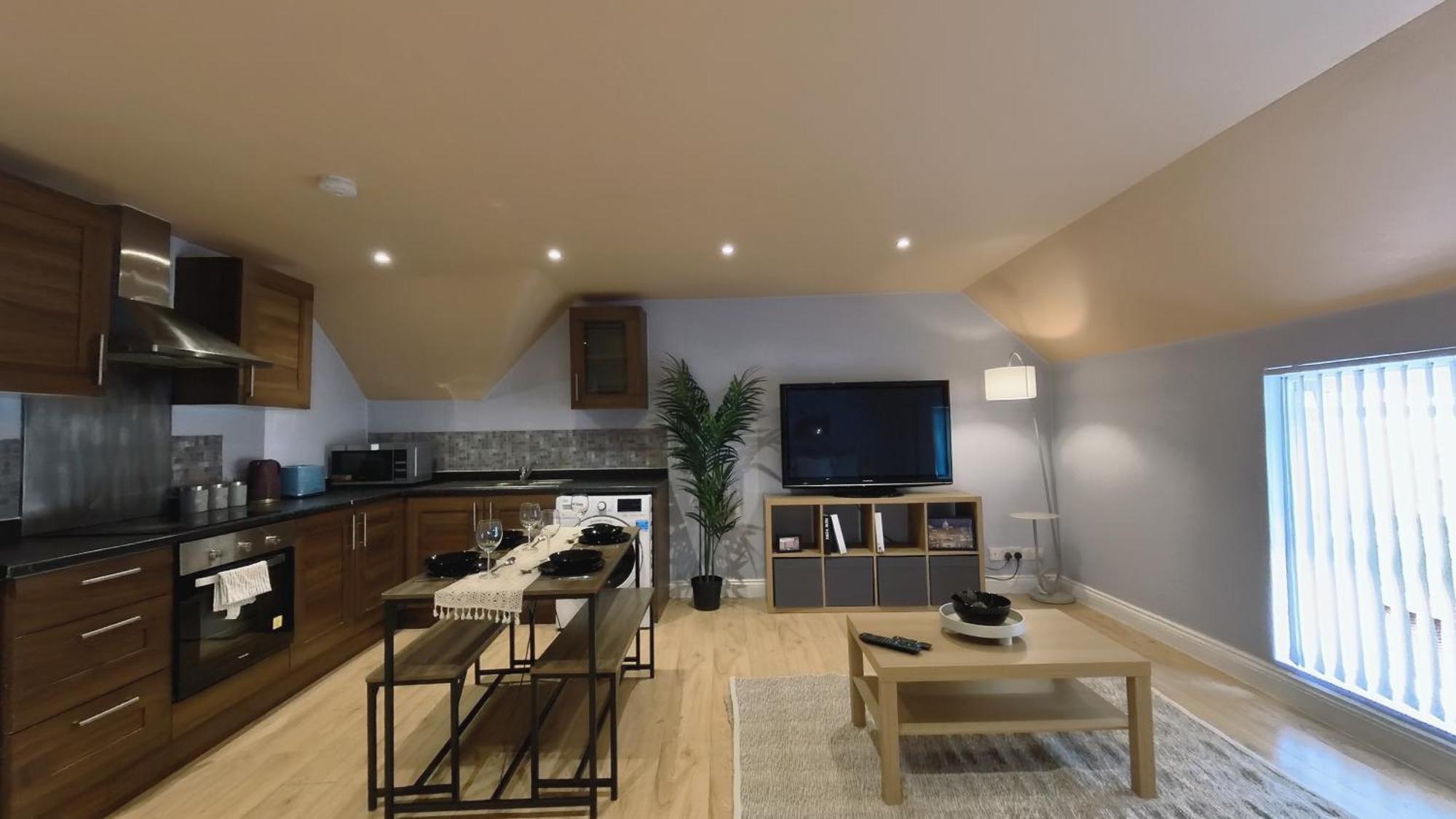 Apartment Group Bookings: Up To 30 Guests Across 5 Spacious Flats! Keyless Access Free Wifi & Parking Birmingham